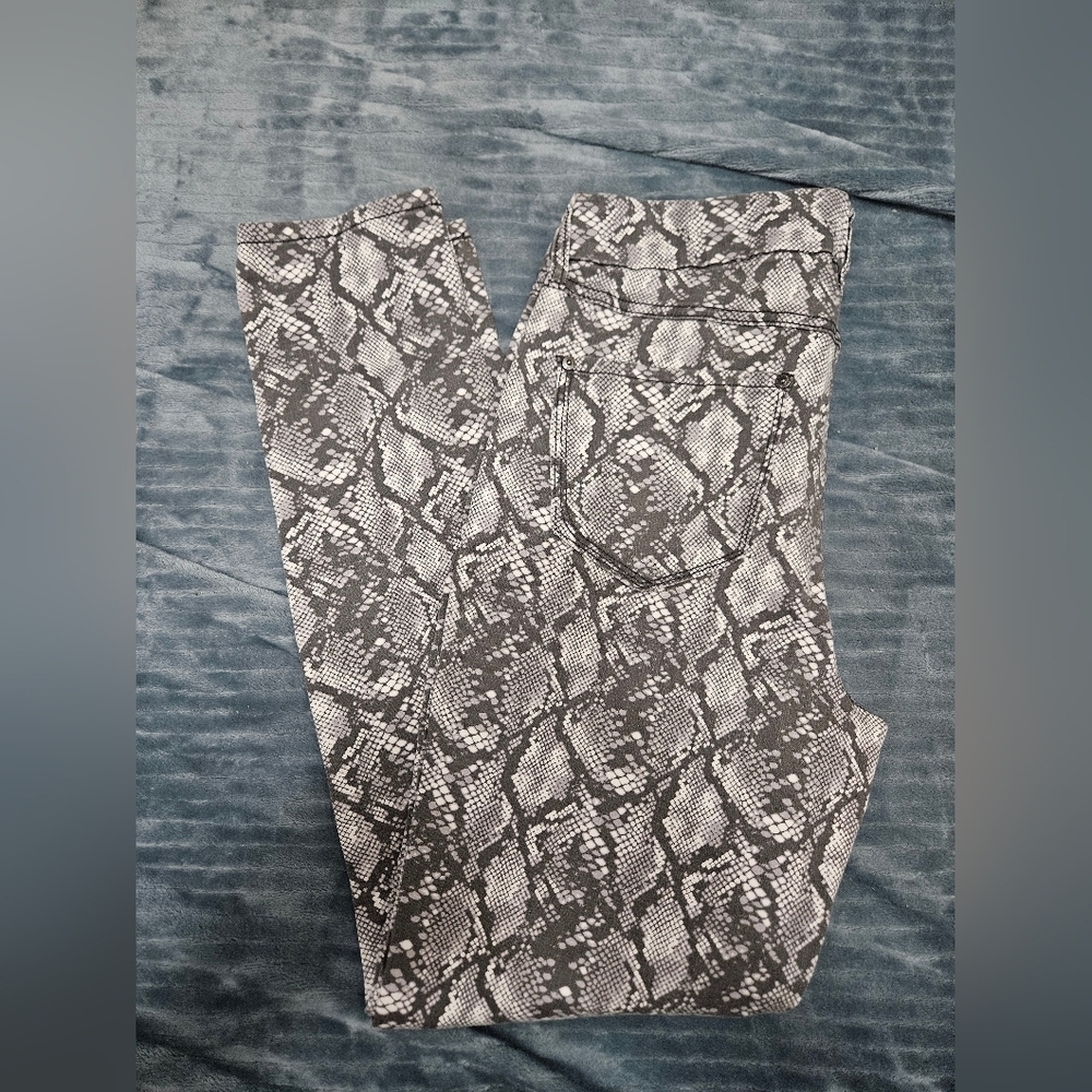 Seven7 Snakeskin Print Skinny Jeans!